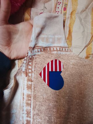 Top beige con corazones bandera USA