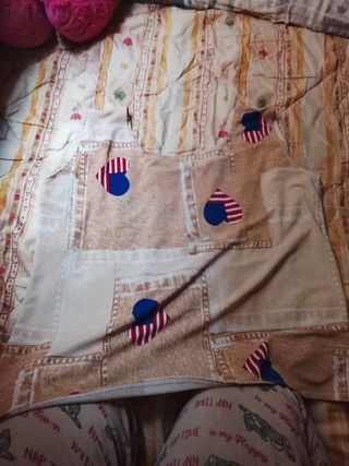 Top beige con corazones bandera USA
