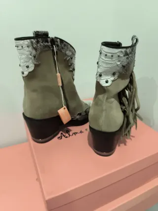 Botines Alma en Pena Beige y Blanco