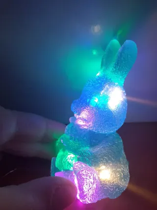 Coniglietto luminoso verde e blu