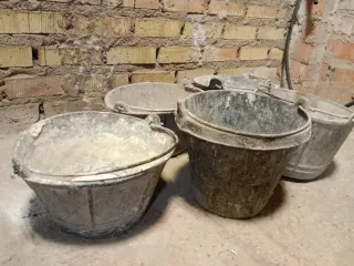 5 cubos de albañil
