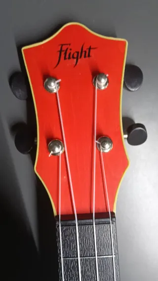 Ukelele Rojo Flight
