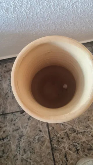 Jarra de barro con grifo