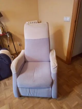 Sillón reclinable tela morado y blanco