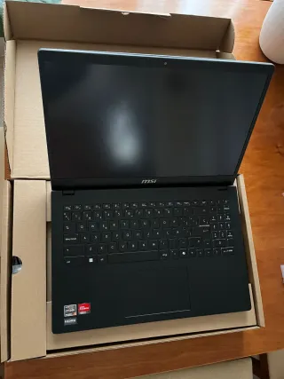 Portátil MSI Modern 15 Negro