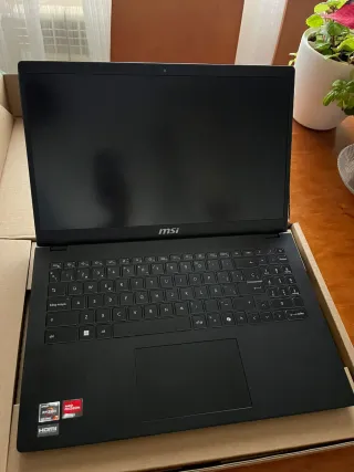 Portátil MSI Modern 15 Negro