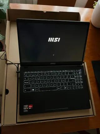 Portátil MSI Modern 15 Negro