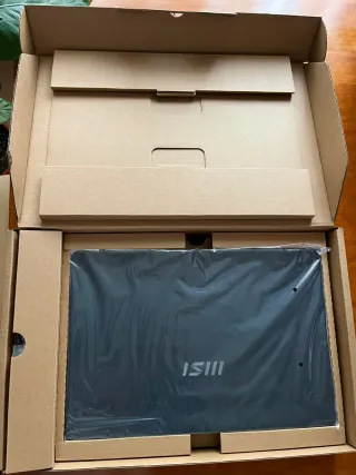 Portátil MSI Modern 15 Negro