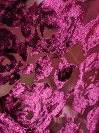 Vestido y blusón terciopelo granate floreado