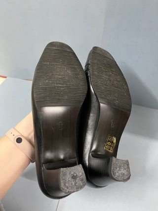 Zapatos de tacón clásicos negros