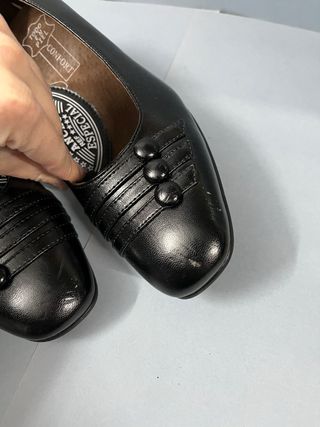 Zapatos de tacón clásicos negros