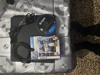 PS4 500GB y UFC 4