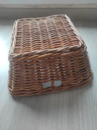 Cesta de mimbre cuadrada