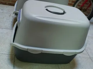 2 Areneros o caseta para Gatos