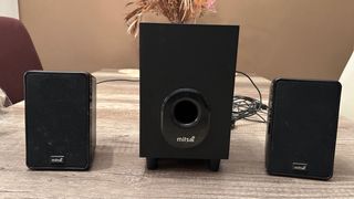 Pantalla LG 19 con altavoces, teclado y ratón