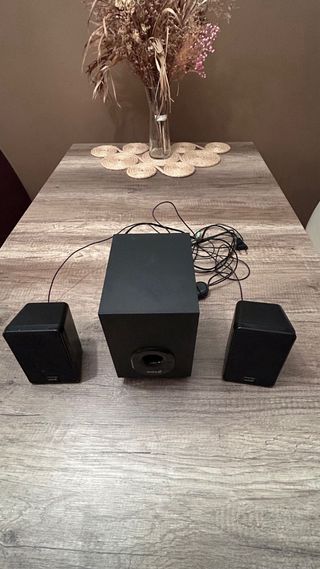 Pantalla LG 19 con altavoces, teclado y ratón