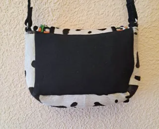 Bolso Piel vacuno, con pelo, bordado.