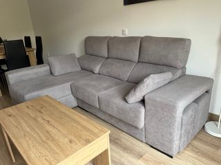 Sofá chaise longue con canapé gris