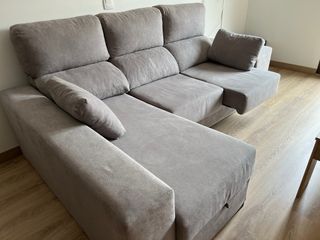 Sofá chaise longue con canapé gris