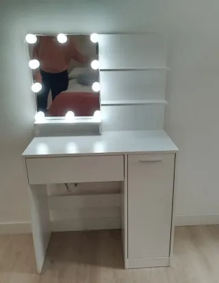 Tocador blanco con espejo y luces (opcional)