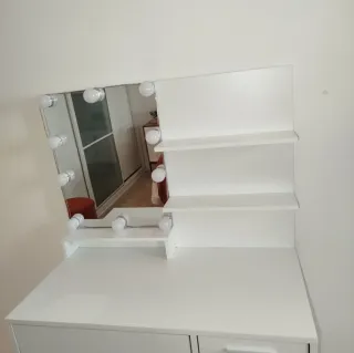 Tocador blanco con espejo y luces (opcional)