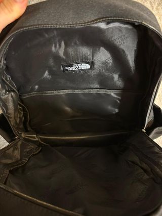 Mochila The North Face Morado y Negro