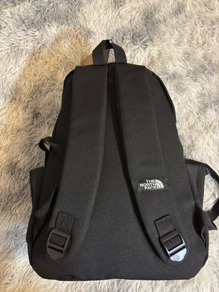 Mochila The North Face Morado y Negro