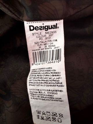 Abrigo acolchado Desigual con estampado floral