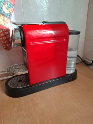 Cafetera Nespresso Krups Roja