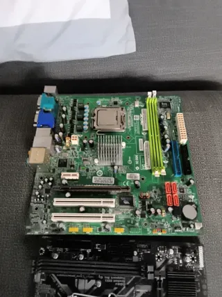 Placa Base Gigabyte hay 1 rota todo 5$