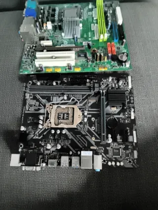 Placa Base Gigabyte hay 1 rota todo 5$