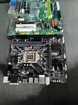 Placa Base Gigabyte hay 1 rota todo 5$