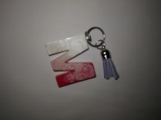 Portachiavi lettera M in resina