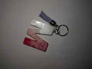 Portachiavi lettera M in resina