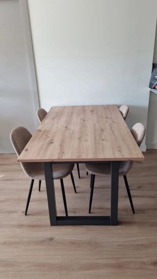 Mesa comedor con 4 sillas