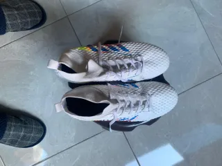 Botas de fútbol Adidas blancas multicolor