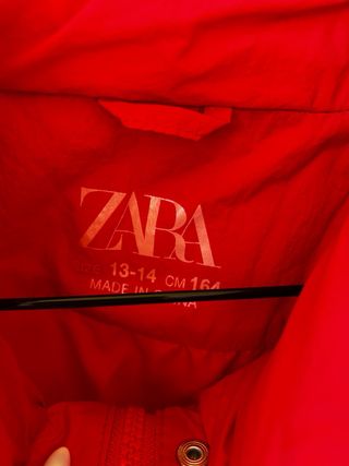 Chaleco acolchado rojo Zara Talla XS
