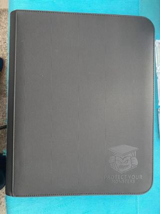 Álbum de cartas con top loaders