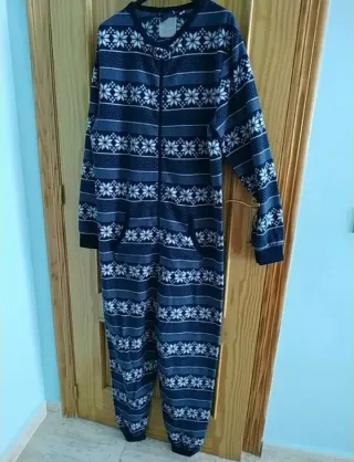 Pijama mono azul y blanco
