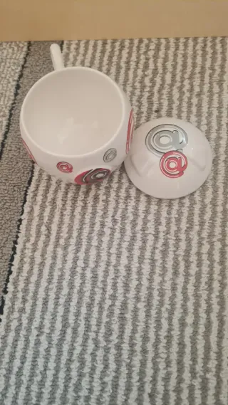 Taza de cerámica con diseño