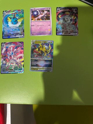 Cartas Pokémon Vaporeon, Mewtwo, Giratina, Sylveon