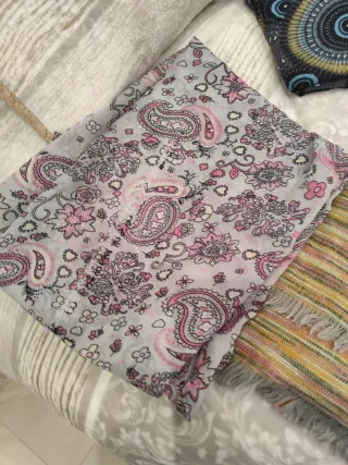 Lote 8 pañuelos varios estampados