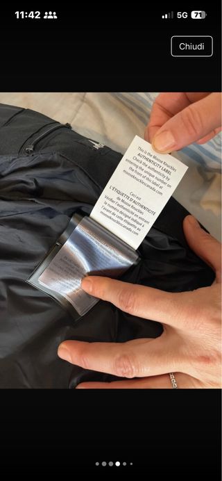 Giacca Moose Knuckles nera con cappuccio in pellic