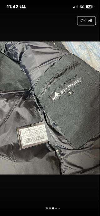 Giacca Moose Knuckles nera con cappuccio in pellic