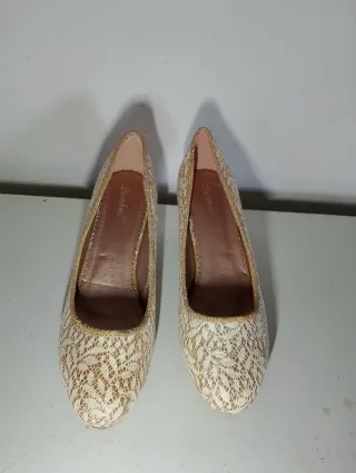 Tacones Beige y Dorados Mujer