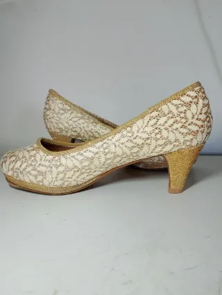 Tacones Beige y Dorados Mujer