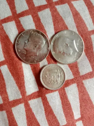 "Monedas plata plata 2 Medios Dólares 1 Bolívar"