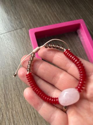 Pulsera Cuarzo Rosa y Abalorios Rojos