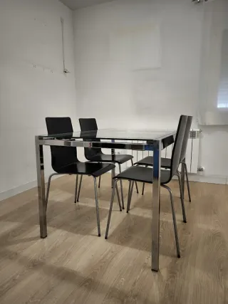 Mesa Comedor Cristal Extensible Plata + 4 sillas