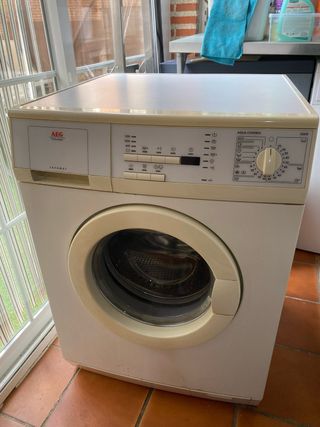 Lavadora AEG 6kg Blanca, 1200rpm, modelo 62610